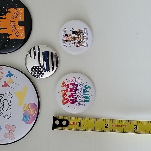 EUC Bundle of 5 Disney parks buttons °○° - Picture 3 of 8
